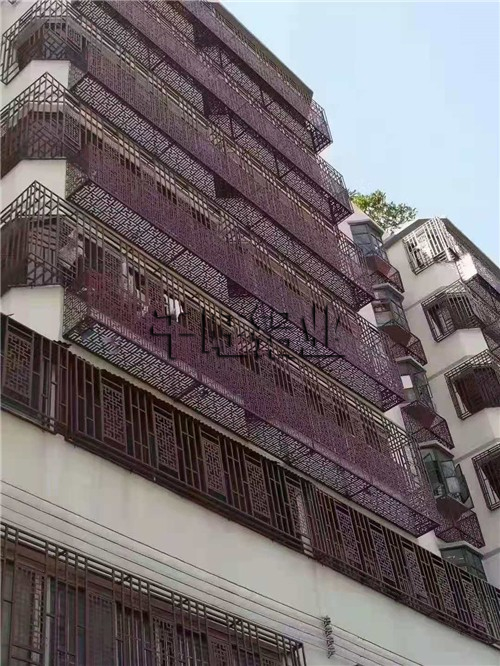 何故选择包柱铝单板要选择大制作公司