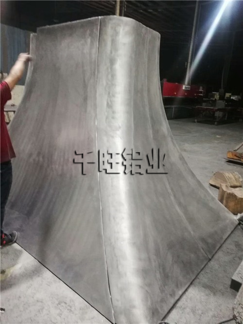 何故挑选拉丝铝单板要选择大制作公司