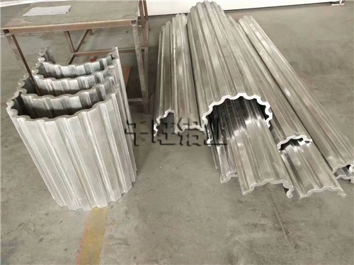 教你怎么挑选一个靠谱的石纹铝单板生产公司