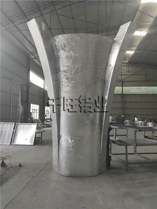 教你怎么挑选一个靠谱的石纹铝单板生产公司