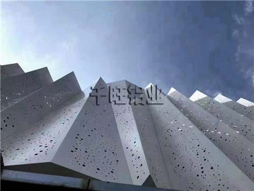 要如何能买着优质的包柱铝单板