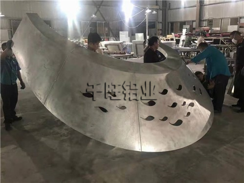 千旺告诉您怎么样订购优质得铝幕墙