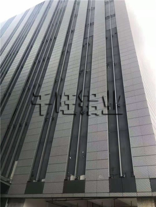 千旺建材公司教大家怎样选择优质得双曲铝单板