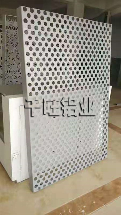 帮你怎样挑选到好的冲孔铝单板这四方面需考虑到