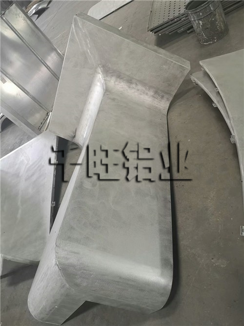 千旺包柱铝单板厂家告诉大家简单的选对质量好的包柱铝单板