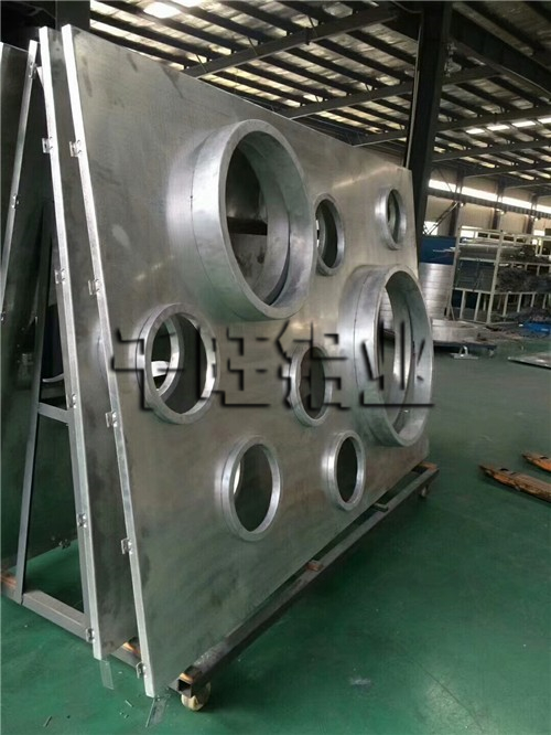 挑选蜂窝铝板为何要找到大制作公司